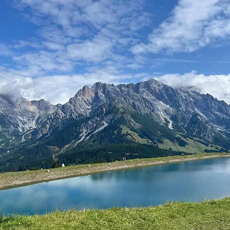 Large Spacious Apartment, 50m To The Lift! *