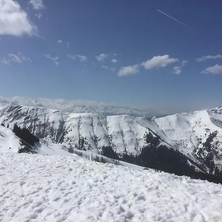 Large Spacious Apartment, 50m To The Lift! *