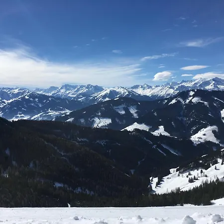 Large Spacious Apartment, 50m To The Lift!