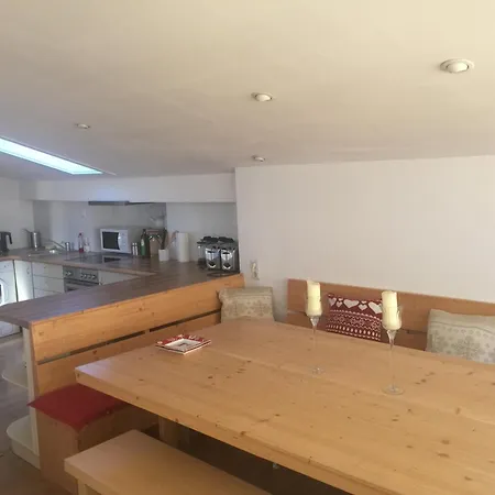 公寓 Large Spacious Apartment, 50m To The Lift! *