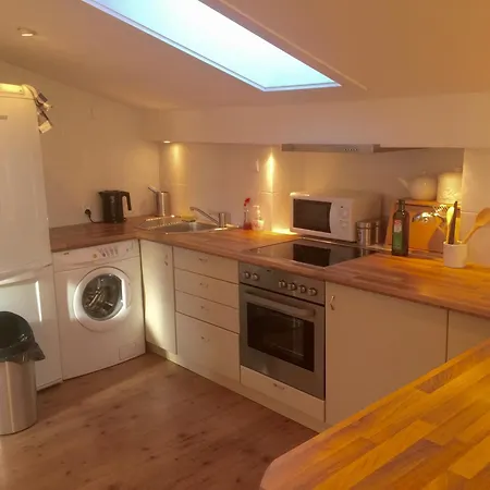 Large Spacious Apartment, 50m To The Lift! Lejlighed *
