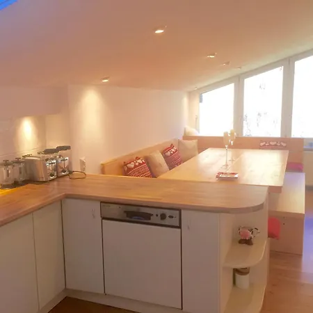 Large Spacious Apartment, 50m To The Lift! 마리아알름암스타이너르넨미어