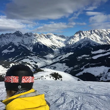 Large Spacious Apartment, 50m To The Lift! 公寓