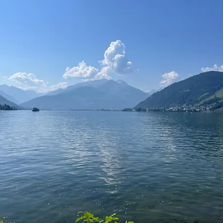 Large Spacious Apartment, 50m To The Lift!