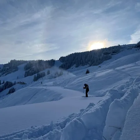 Large Spacious Apartment, 50m To The Lift! *