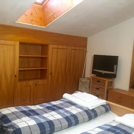 Large Spacious Apartment, 50m To The Lift! * 마리아알름암스타이너르넨미어