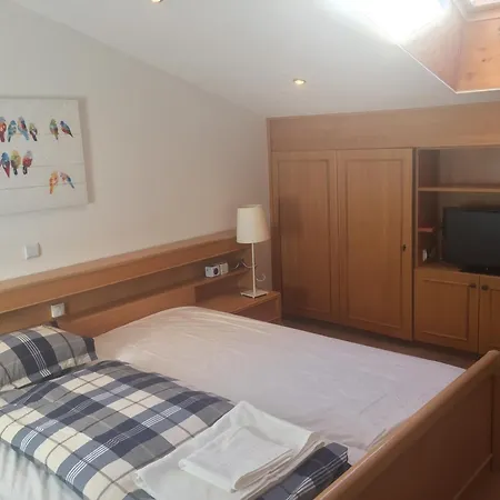 Large Spacious Apartment, 50m To The Lift! Lejlighed