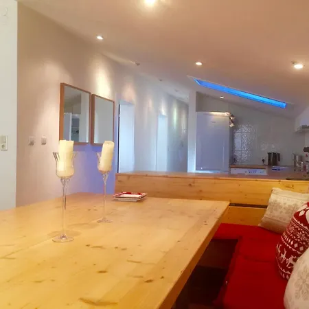 Large Spacious Apartment, 50m To The Lift! * 마리아알름암스타이너르넨미어