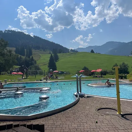 Large Spacious Apartment, 50m To The Lift! Lejlighed