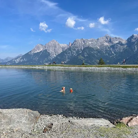 Large Spacious Apartment, 50m To The Lift!