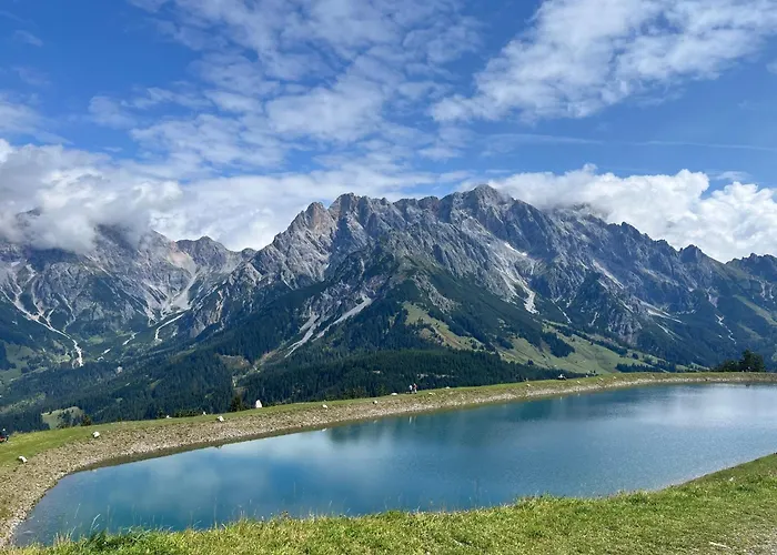 Large Spacious Apartment, 50m To The Lift! *