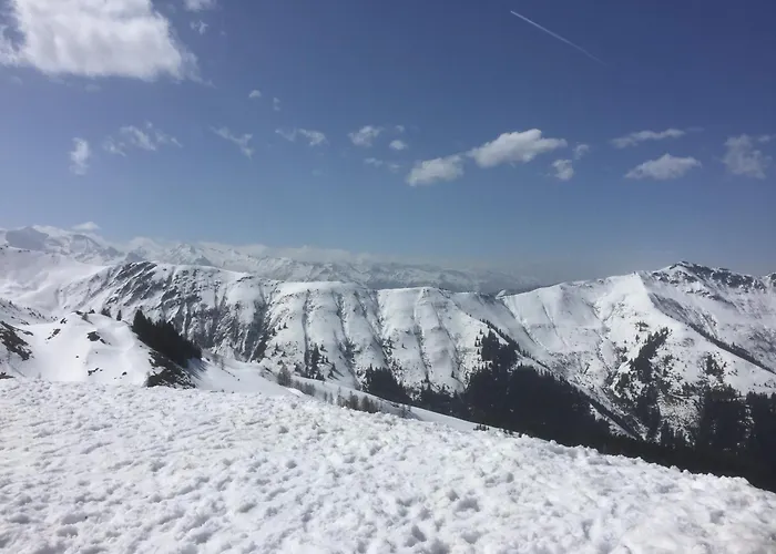 Large Spacious Apartment, 50m To The Lift! *