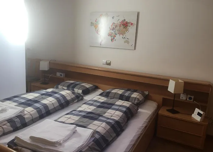 Large Spacious Apartment, 50m To The Lift! *