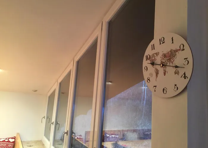 Large Spacious Apartment, 50m To The Lift! Apartman