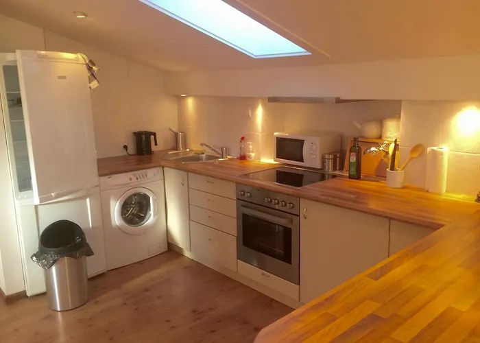 Large Spacious Apartment, 50m To The Lift! Apartman *