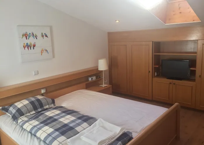 Large Spacious Apartment, 50m To The Lift! Apartman