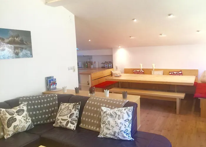 Large Spacious Apartment, 50m To The Lift! Apartman *