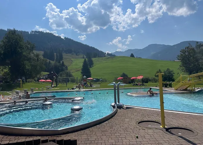 Large Spacious Apartment, 50m To The Lift! Apartman