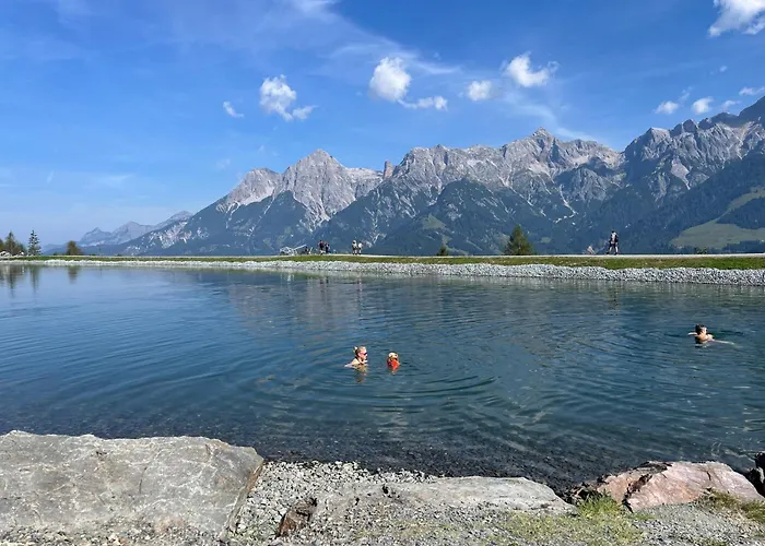 Large Spacious Apartment, 50m To The Lift!