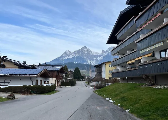 Apartman Large Spacious Apartment, 50m To The Lift! *